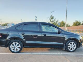 2013 Volkswagen Polo V, чёрный, 600000 рублей, вид 2