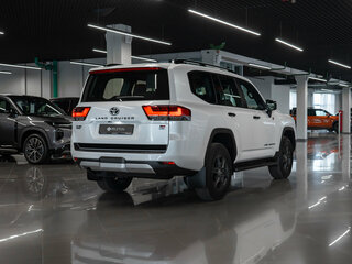 2024 Toyota Land Cruiser 300 Series, белый, 13900000 рублей, вид 4