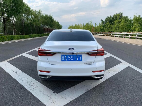 2022 Ford Escort VI Рестайлинг 2, белый - вид 6