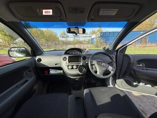 2014 Toyota Sienta I Рестайлинг 2, серый, 1150000 рублей, вид 4