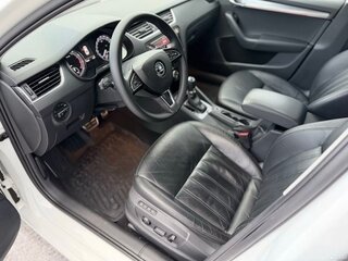 2018 Skoda Octavia III (A7) Рестайлинг, белый, 1800000 рублей, вид 5