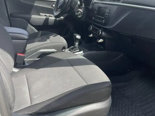 2020 Kia Rio IV Рестайлинг, серый, 1650000 рублей, вид 5