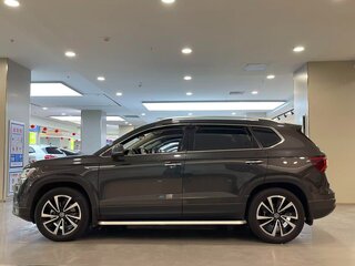 2022 Volkswagen Tharu I, серый, 1649999 рублей, вид 4