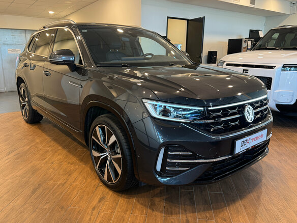2023 Volkswagen Tayron I Рестайлинг, чёрный, 3600000 рублей - вид 2