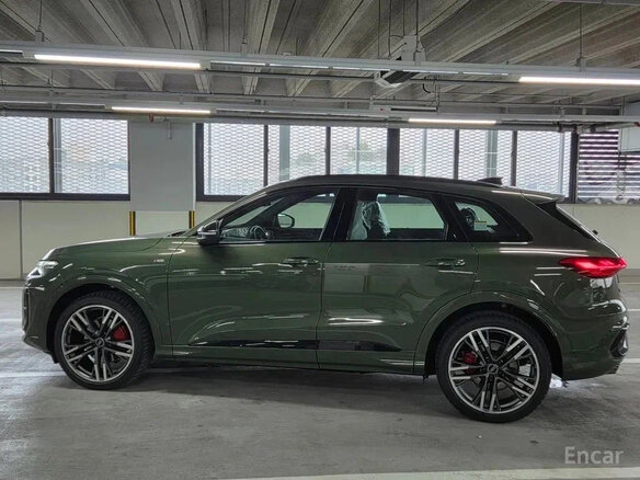 2026 Audi Q5 40 TFSI III (GU), зелёный, 6500000 рублей - вид 3