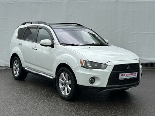 2012 Mitsubishi Outlander II Рестайлинг, белый, 1050000 рублей, вид 3