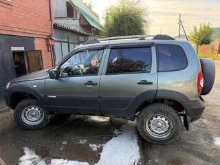 2013 Chevrolet Niva I Рестайлинг, серый, 630000 рублей, вид 2