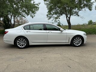 2020 BMW 7 серии Long 740Li xDrive VI (G11/G12) Рестайлинг, белый, 6300000 рублей, вид 2