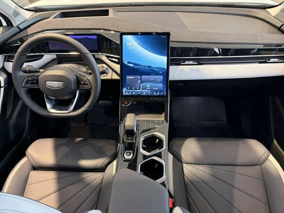 2026 Geely Atlas II, белый, 3909990 рублей - вид 6