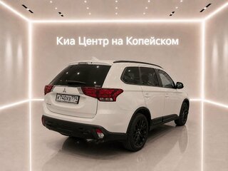 2021 Mitsubishi Outlander III Рестайлинг 3, белый, 2395000 рублей, вид 2