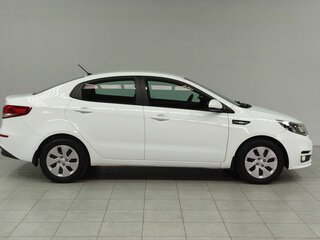 2016 Kia Rio III Рестайлинг, белый, 1090000 рублей, вид 4