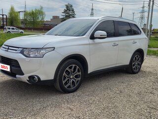 2014 Mitsubishi Outlander III Рестайлинг, белый, 1520000 рублей, вид 1