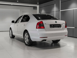 2012 Skoda Octavia II (A5) Рестайлинг, белый, 740000 рублей, вид 4