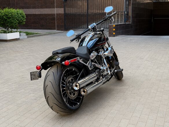 2023 Harley-Davidson Breakout, чёрный, 2250000 рублей - вид 4