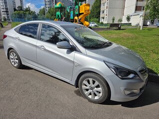 2016 Hyundai Solaris I Рестайлинг, серебристый, 800000 рублей, вид 3
