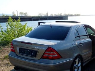 2004 Mercedes-Benz C-Класс 230 II (W203) Рестайлинг, серый, 1150000 рублей, вид 2