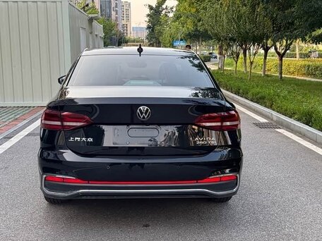 2022 Volkswagen Lavida III Рестайлинг, чёрный, 1450000 рублей, вид 2