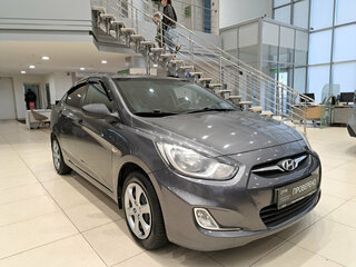 2013 Hyundai Solaris I, серый, 640000 рублей, вид 3