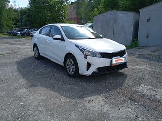 2021 Kia Rio IV Рестайлинг, белый, 1669000 рублей, вид 2