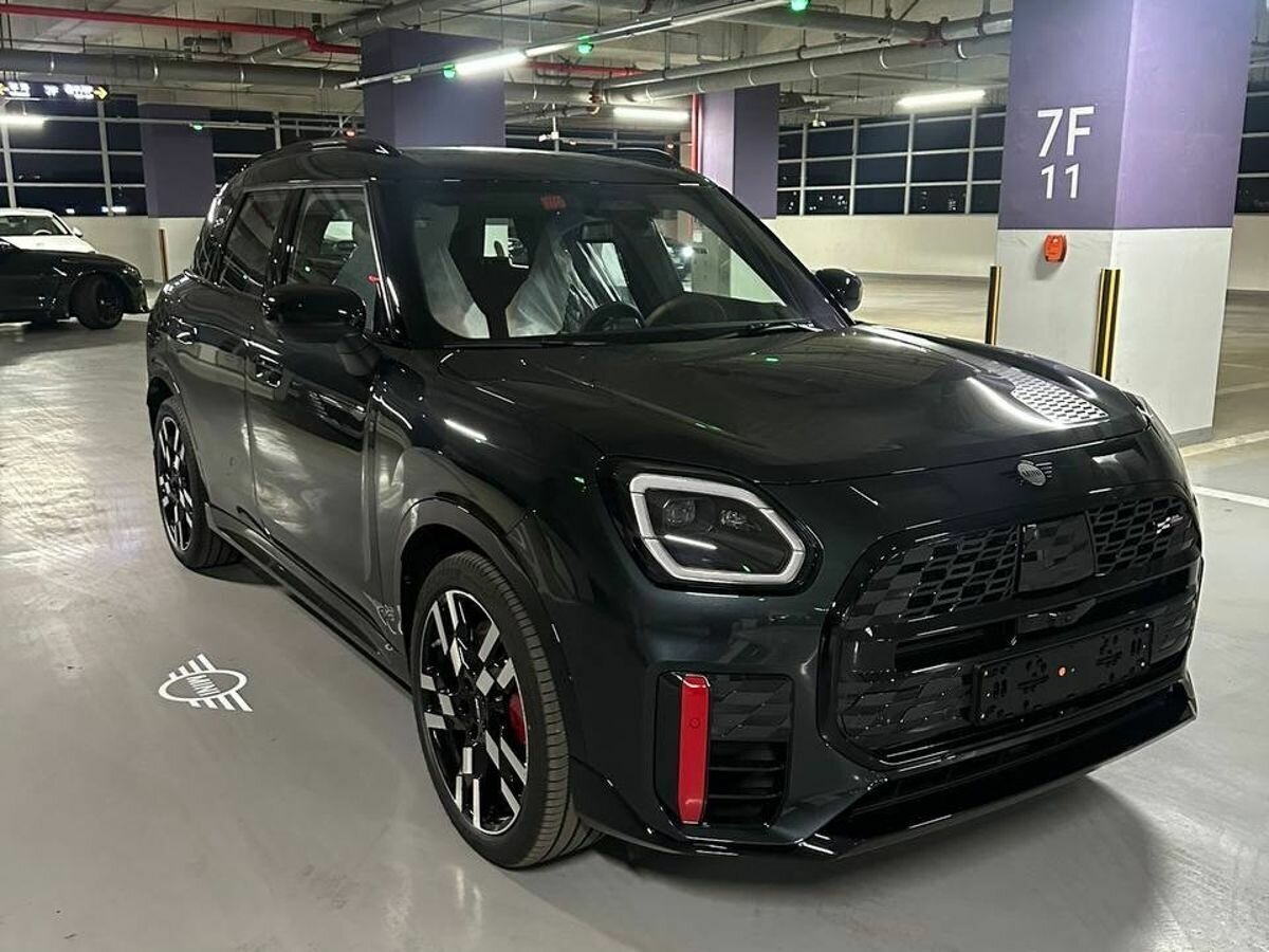Открыть фотографии: Mini Countryman III