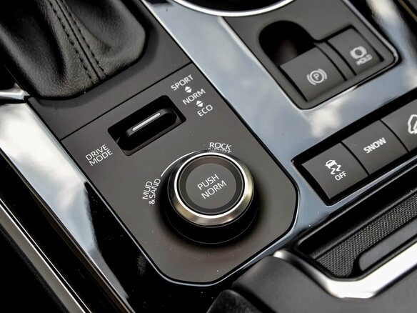 2026 Toyota Highlander IV (XU70), чёрный - вид 19
