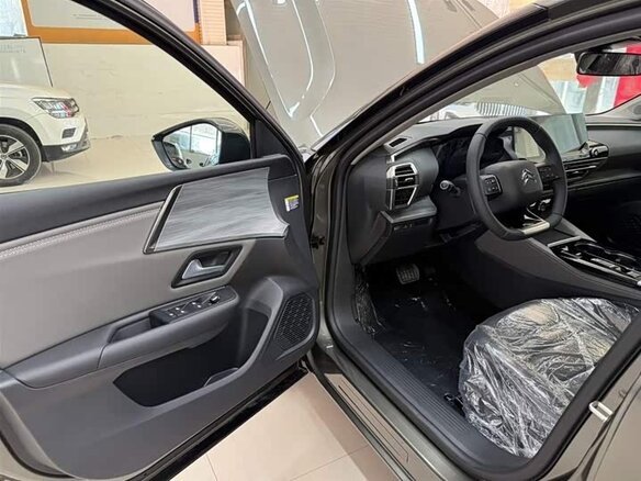 2026 Citroen C5 X, серый, 1940100 рублей - вид 16