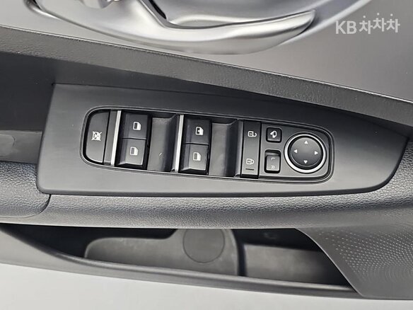 2023 Kia K3 II Рестайлинг, белый, 1650000 рублей - вид 12