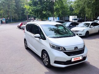 2022 Honda Freed II Рестайлинг, белый, 1950000 рублей, вид 2