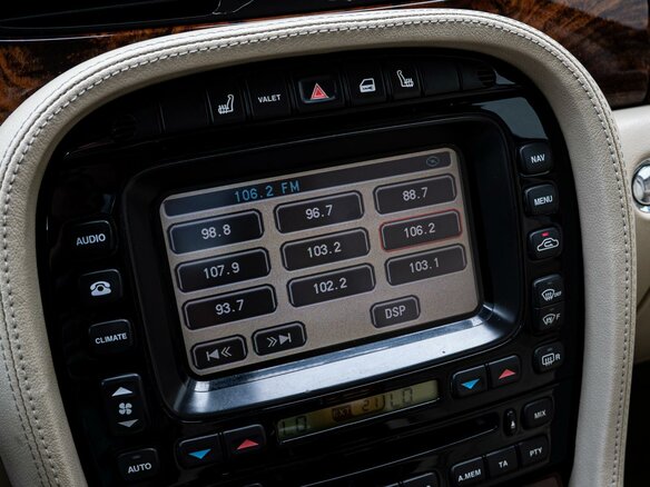 2003 Jaguar XJ III (X350/X358), чёрный, 2065000 рублей - вид 16
