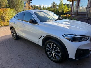2020 BMW X6 40i III (G06), белый, 7490000 рублей, вид 3