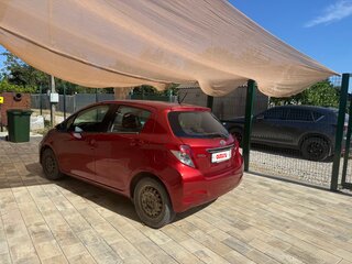 2012 Toyota Yaris III, красный, 950000 рублей, вид 3