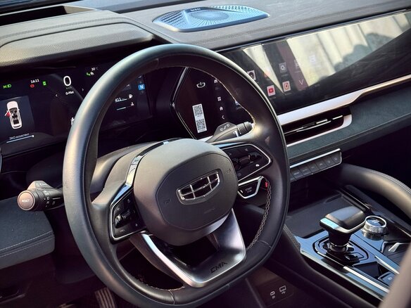 2023 Geely Monjaro I, зелёный, 2825000 рублей - вид 6