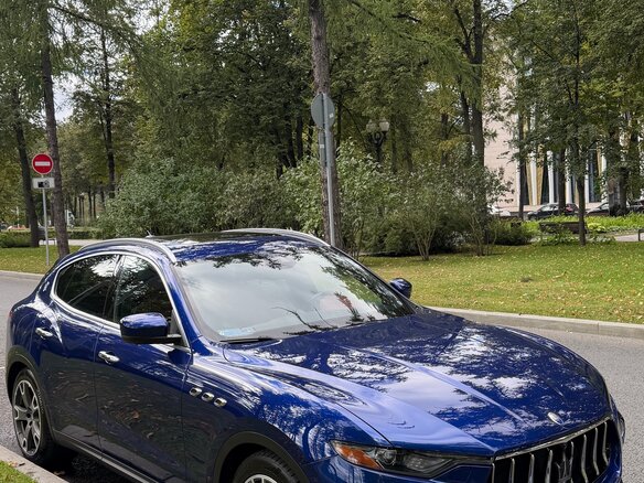 2018 Maserati Levante S I, синий, 5500000 рублей - вид 3