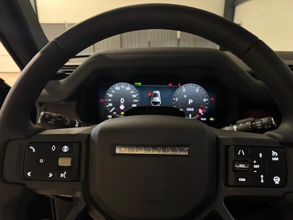 2026 Land Rover Defender 110 II, чёрный - вид 13