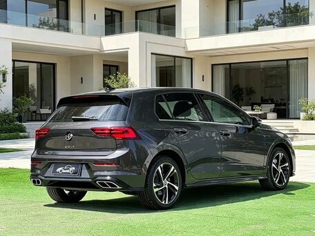 2023 Volkswagen Golf VIII, чёрный, 1880000 рублей, вид 4
