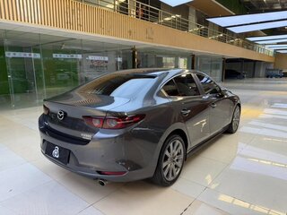 2023 Mazda 3 Axela IV (BP), серебристый, 1430000 рублей, вид 4