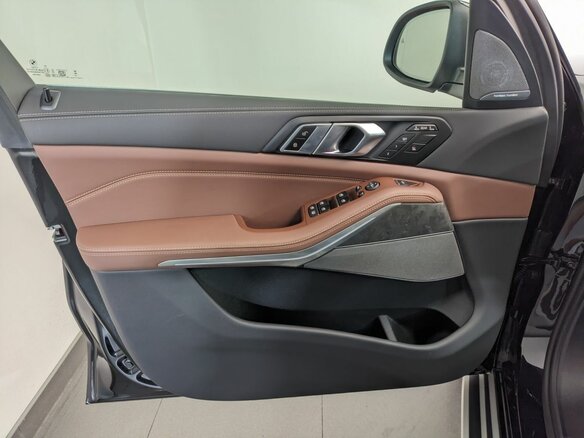 2025 BMW X7 40i I (G07) Рестайлинг, чёрный, 16150000 рублей - вид 16