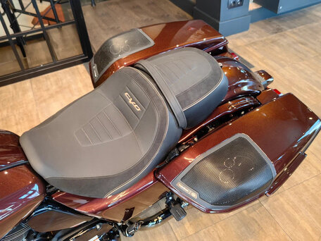 2024 Harley-Davidson CVO Street Glide, пурпурный, 3990000 рублей, вид 5