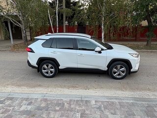 2019 Toyota RAV4 V (XA50), белый, 3100000 рублей, вид 4