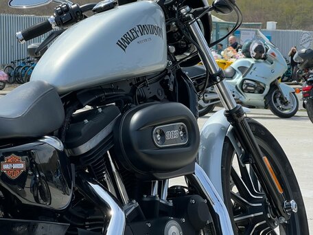 2015 Harley-Davidson Sportster 883, серебристый, 720000 рублей, вид 1