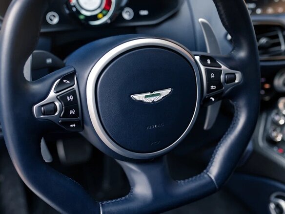 2019 Aston Martin V8 Vantage IV, синий, 13500000 рублей - вид 11