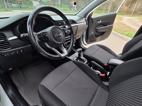 2019 Kia Rio IV, белый, 1550000 рублей - вид 8