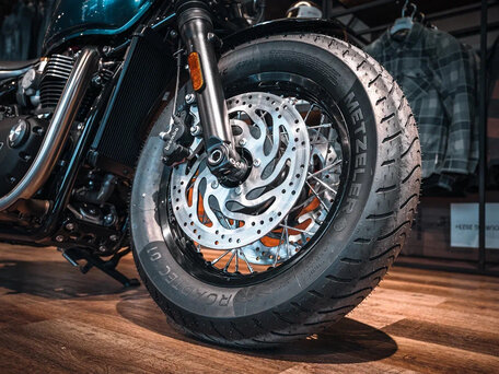 2026 Triumph Bonneville Bobber, синий, 2450000 рублей, вид 4