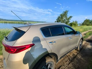 2020 Kia Sportage IV Рестайлинг, коричневый, 2350000 рублей, вид 4