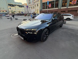 2022 BMW 7 серии 740d xDrive VII (G70), чёрный, 9500000 рублей, вид 3
