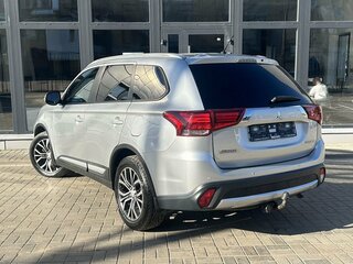 2016 Mitsubishi Outlander III Рестайлинг 2, серебристый, 1580000 рублей, вид 4