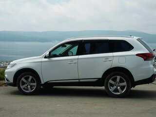 2015 Mitsubishi Outlander III Рестайлинг 2, белый, 1300000 рублей, вид 3