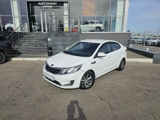 2013 Kia Rio III, белый, 690000 рублей, вид 1
