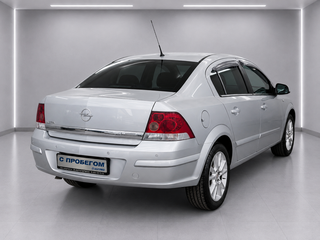 2011 Opel Astra H Рестайлинг, серебристый, 630000 рублей, вид 3