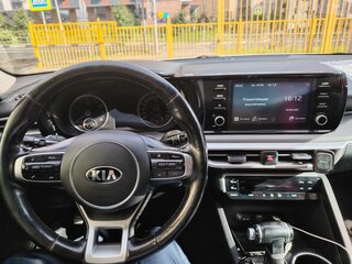 2021 Kia K5 III, жёлтый, 1380000 рублей, вид 4